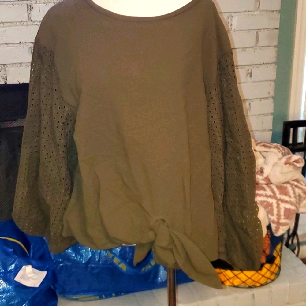 Cute top that ties in front